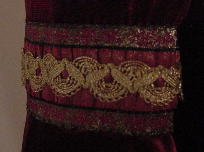 Armband trim closeup